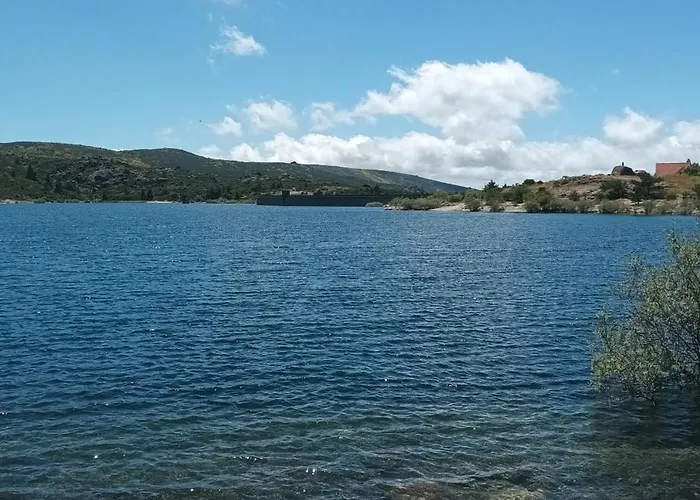 Pensjonat Encosta Da Serra Sabugueiro (Guarda)